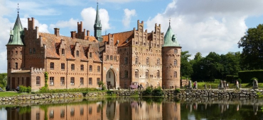 Zu einem Sommerurlaub gehört auch eine Wasserschlossbesichtigung